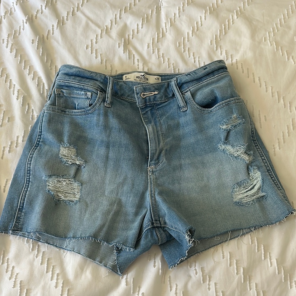 Hollister curvy high rise short 3’ size 29